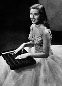 Shirley Abicair with her zither